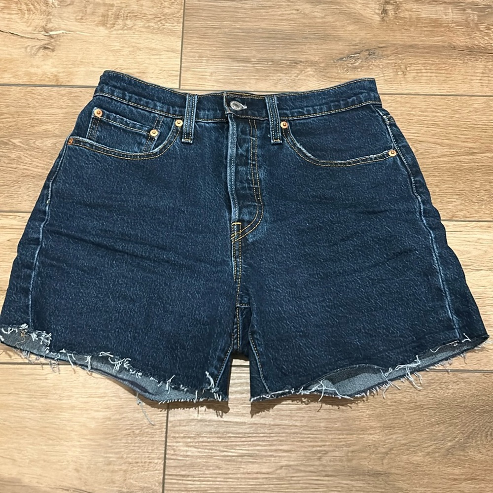 Levi’s dark wash denim mom jeans, Size 27